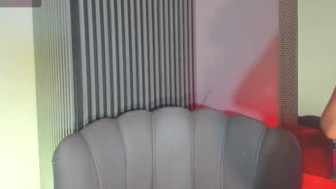 Snapshot of laura_aristizabal_19 chatting on 10.10.25 Laura online show from 10.10.25