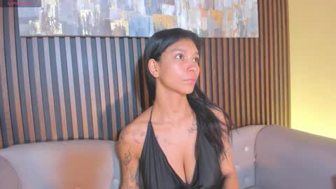 Snapshot of laura_aristizabal_19 chatting on 10.19.25 Laura online show from 10.19.25