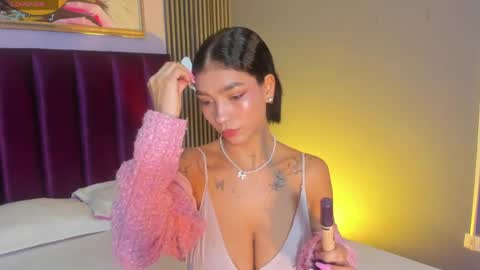 Snapshot of laura_aristizabal_19 chatting on 05.20.26 Laura online show from 05.20.26