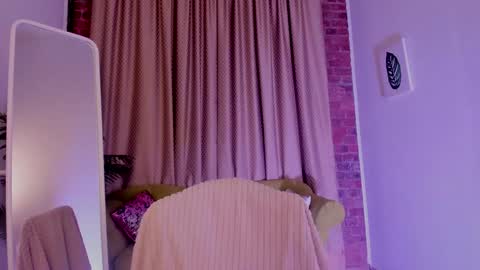 Laura online show from 12.23.24