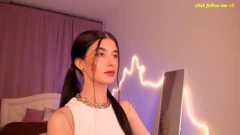 Snapshot of laura_coy chatting on 07.05.26 Laura online show from 07.05.26