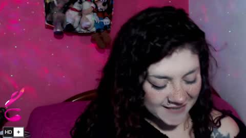 Snapshot of laura_fountain_ chatting on 04.17.26 weedcam Curly Laura OF online show from 04.17.26
