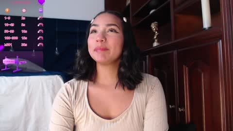 lLAURA online show from 12.12.24