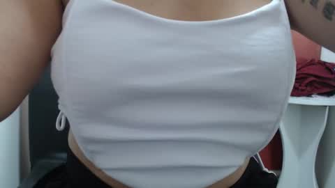  Laura  online show from 09.20.25