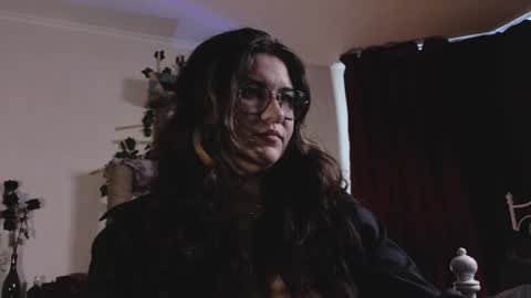 Miss Laura online show from 02.25.26