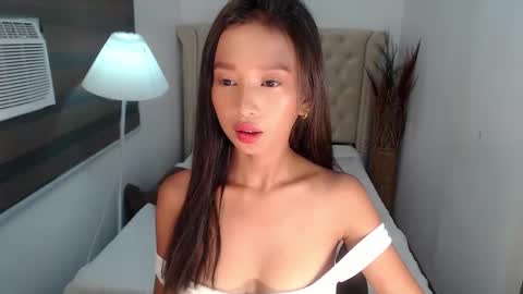 Snapshot of laura_leighxx chatting on 03.11.25 Laura leighxx online show from 03.11.25