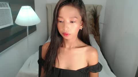 Snapshot of laura_leighxx chatting on 03.12.25 Laura leighxx online show from 03.12.25