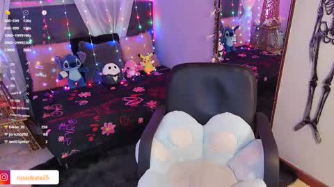 Snapshot of laura_olssen chatting on 02.12.25 Kate  online show from 02.12.25