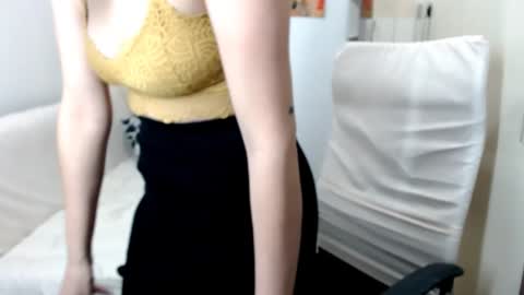 Laura online show from 12.22.24