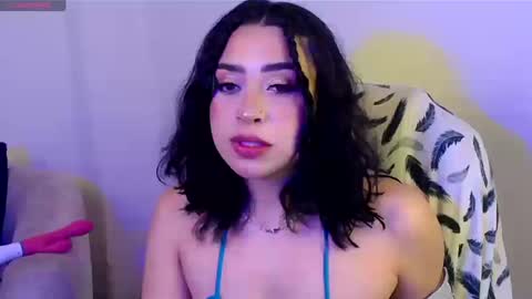 laura_pink01 online show from 09.15.25