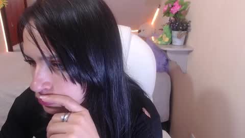 Snapshot of laura_pink22 chatting on 12.10.24 Laura Pink online show from 12.10.24