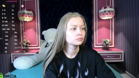 Laura online show from 04.10.26