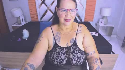 Snapshot of laura_riley chatting on 05.03.26 Laura online show from 05.03.26