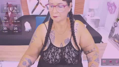 Snapshot of laura_riley chatting on 05.09.26 Laura online show from 05.09.26