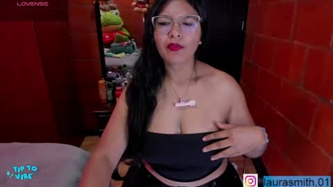 Snapshot of laura_smith0 chatting on 06.27.26 Laura independent model Next show Monday 2th December online show from 06.27.26