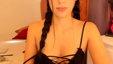 Snapshot of laura_soe chatting on 02.06.26 LAURA SOE online show from 02.06.26