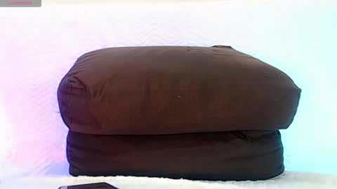 Laura online show from 04.10.26