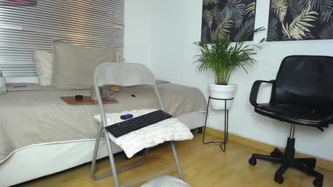 Snapshot of laura_sweet_1 chatting on 12.14.24 Renato valentino online show from 12.14.24