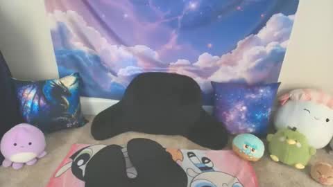 Snapshot of laurachan chatting on 04.29.26 LauraChan online show from 04.29.26