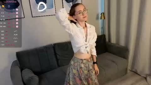 Snapshot of lauracollins__ chatting on 06.18.26 May online show from 06.18.26