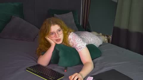 Snapshot of lauradennis chatting on 04.18.26 Laura online show from 04.18.26