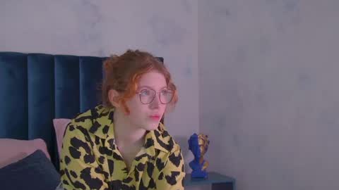 Snapshot of lauradennis chatting on 05.04.26 Laura online show from 05.04.26