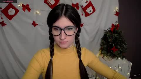 Snapshot of lauradre_ chatting on 12.09.24 Laura online show from 12.09.24