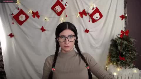 Snapshot of lauradre_ chatting on 12.12.24 Laura online show from 12.12.24