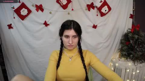 Snapshot of lauradre_ chatting on 12.14.24 Laura online show from 12.14.24