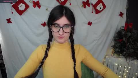 Snapshot of lauradre_ chatting on 12.15.24 Laura online show from 12.15.24