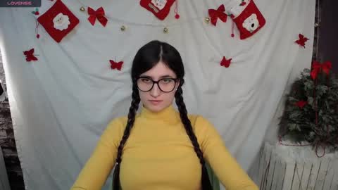 Snapshot of lauradre_ chatting on 12.15.24 Laura online show from 12.15.24