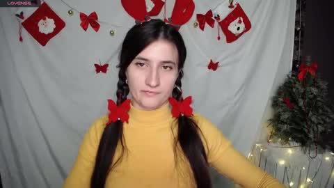Snapshot of lauradre_ chatting on 12.24.24 Laura online show from 12.24.24