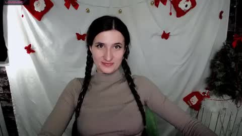 Snapshot of lauradre_ chatting on 01.05.25 Laura online show from 01.05.25