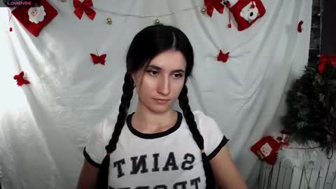 Snapshot of lauradre_ chatting on 01.06.25 Laura online show from 01.06.25