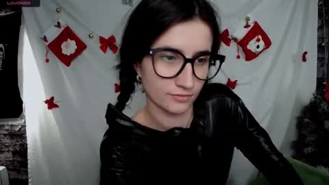 Snapshot of lauradre_ chatting on 01.07.25 Laura online show from 01.07.25