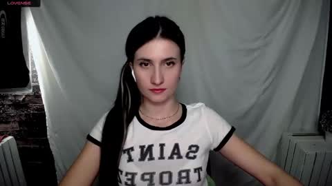 Snapshot of lauradre_ chatting on 01.19.25 Laura online show from 01.19.25