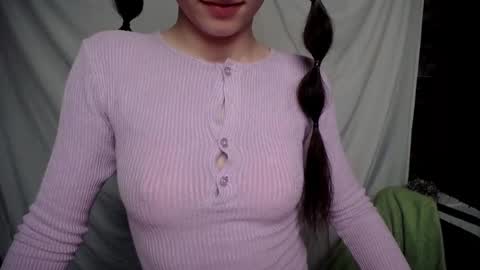 Snapshot of lauradre_ chatting on 02.11.25 Laura online show from 02.11.25