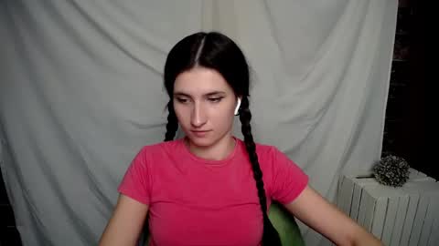 Snapshot of lauradre_ chatting on 02.11.25 Laura online show from 02.11.25