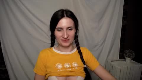 Snapshot of lauradre_ chatting on 02.14.25 Laura online show from 02.14.25