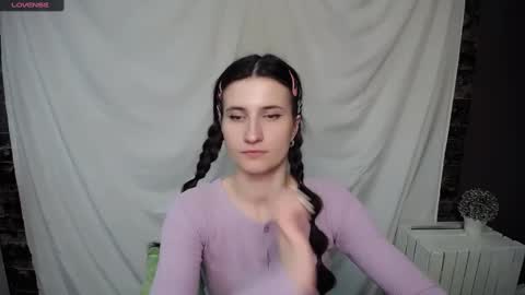 Snapshot of lauradre_ chatting on 02.20.25 Laura online show from 02.20.25