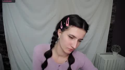 Snapshot of lauradre_ chatting on 02.20.25 Laura online show from 02.20.25