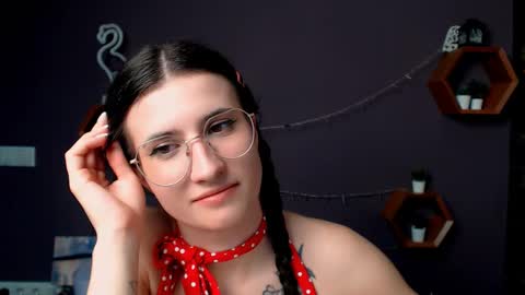 Snapshot of lauradre_ chatting on 03.11.25 Laura online show from 03.11.25