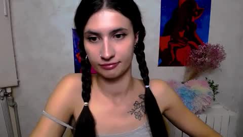 Snapshot of lauradre_ chatting on 09.14.25 Laura online show from 09.14.25