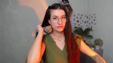 Snapshot of lauradre_ chatting on 10.06.25 Laura online show from 10.06.25