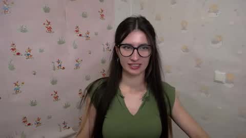 Snapshot of lauradre_ chatting on 10.07.25 Laura online show from 10.07.25