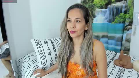 Snapshot of laurafarrely chatting on 01.16.26 Laura online show from 01.16.26