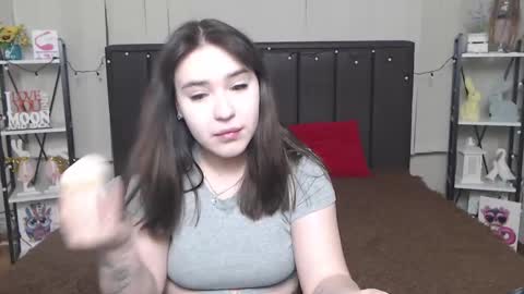 LauraHlot online show from 02.02.25