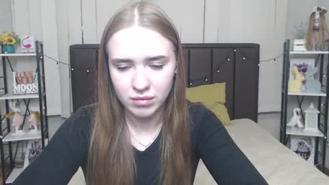 LauraHlot online show from 10.15.25
