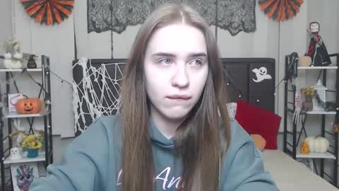 LauraHlot online show from 10.26.25