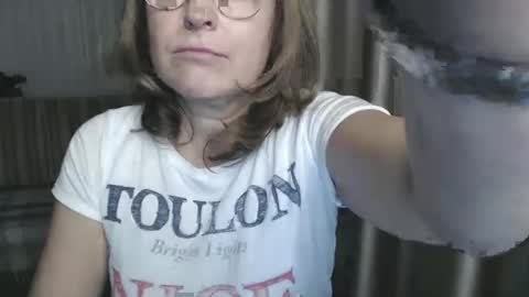 Lauraoven1 online show from 12.27.24